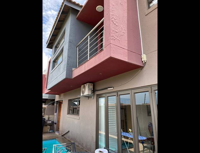 4 BEDROOM TOWNHOUSE FOR SALE IN VANDERBIJLPARK SE 3